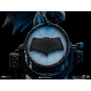 Zack Snyder's Justice League - Deluxe Art Scale: Batman on Batsignal - 1/10