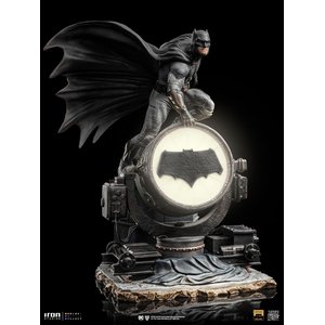 Zack Snyder's Justice League - Deluxe Art Scale: Batman on Batsignal - 1/10