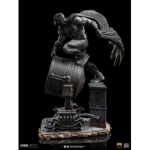 Zack Snyder's Justice League - Deluxe Art Scale: Batman on Batsignal - 1/10