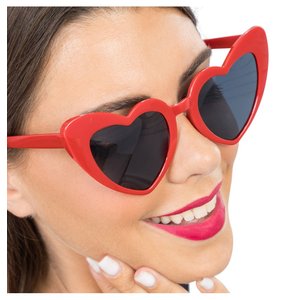 Rote Herzbrille