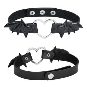 Girocollo: pipistrello - cuore